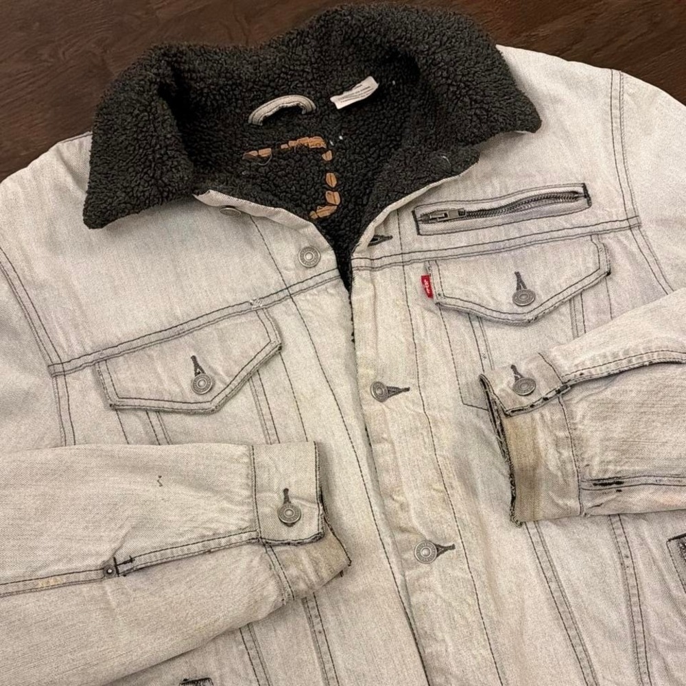 90s Vintage Levi's Sherpa Trucker Jacket | Faded Gray Denim‎ | Size L